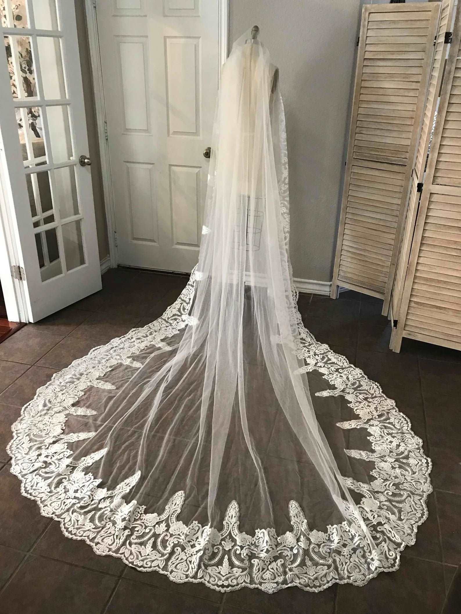 Veil lace edge bridal veil wedding cathedral long veil royal tier chapel  length