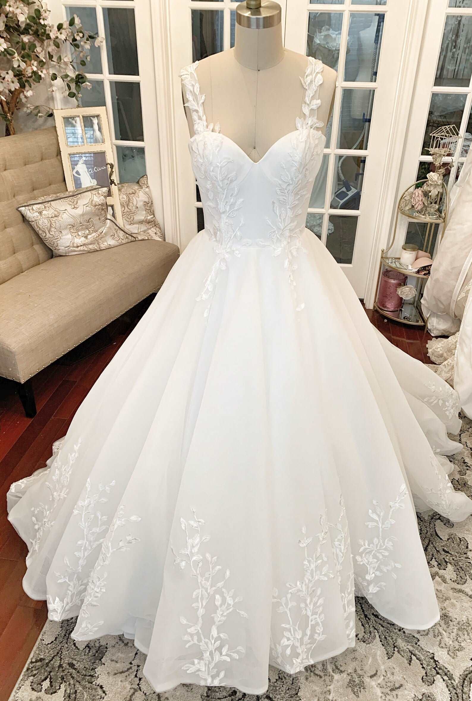 Leaf Lace Full A-Line Wedding Dress Lea