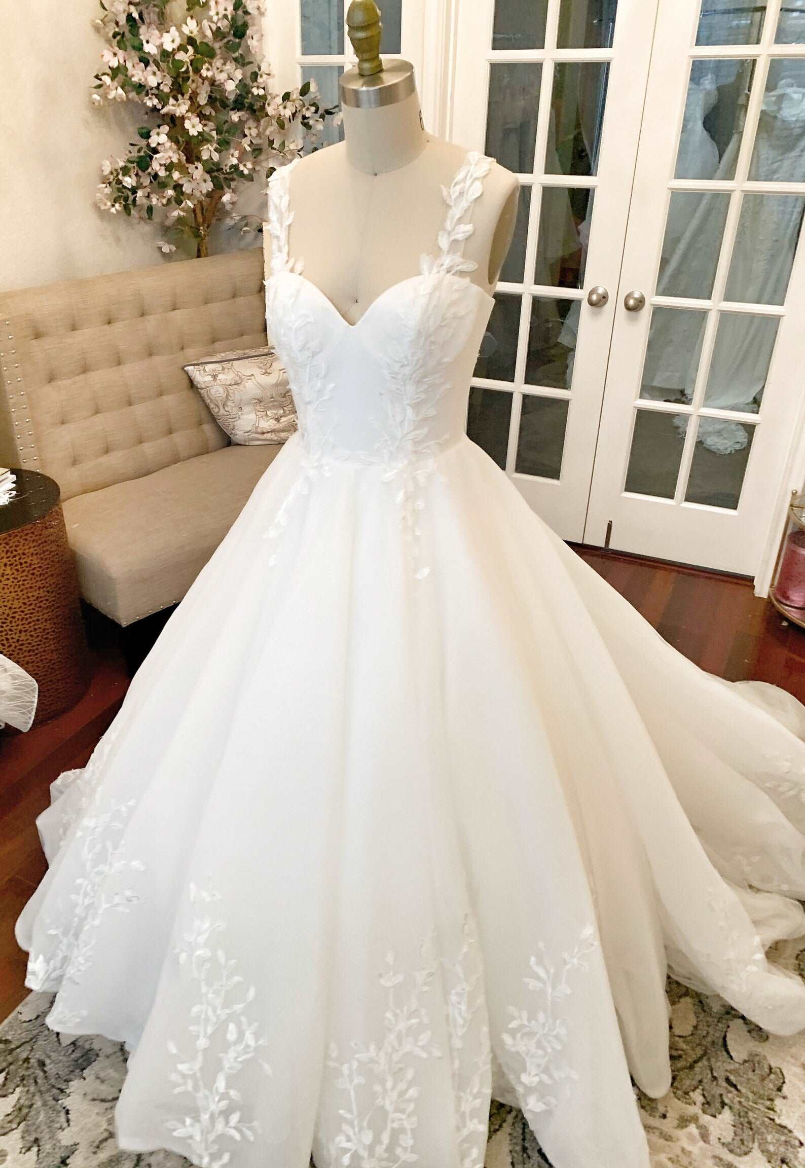 Leaf Lace Full A-Line Wedding Dress Lea