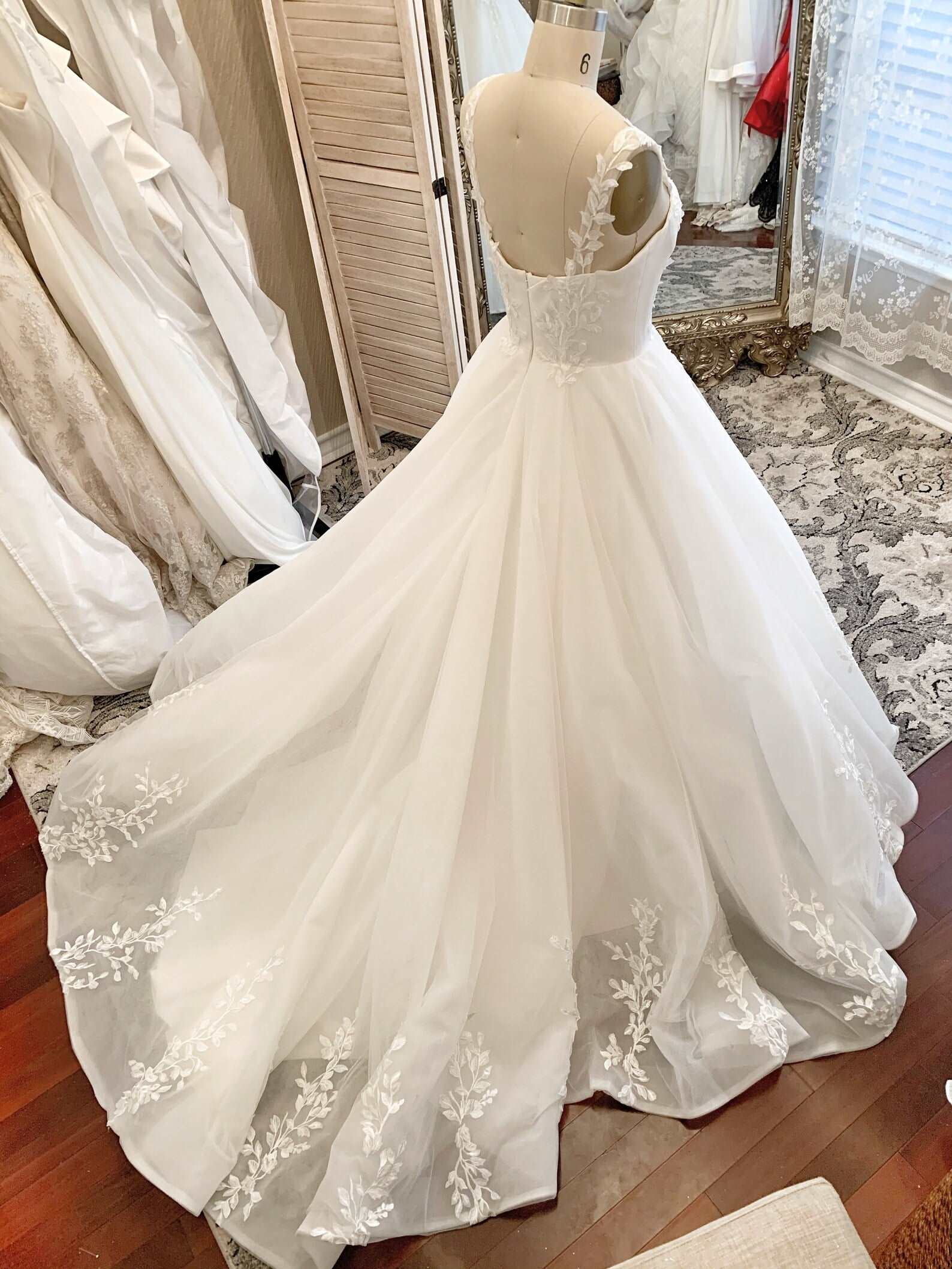 Leaf Lace Full A-Line Wedding Dress Lea